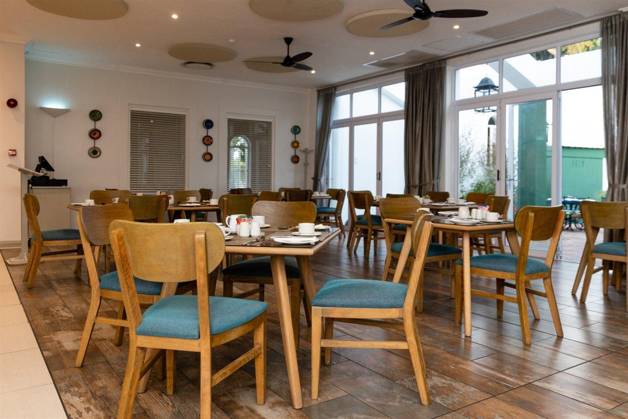 Hotel Nh Cape Town The Lord Charles Exterior foto