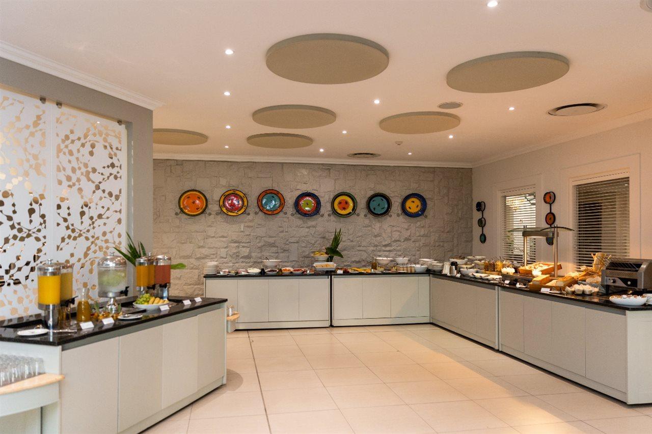 Hotel Nh Cape Town The Lord Charles Exterior foto