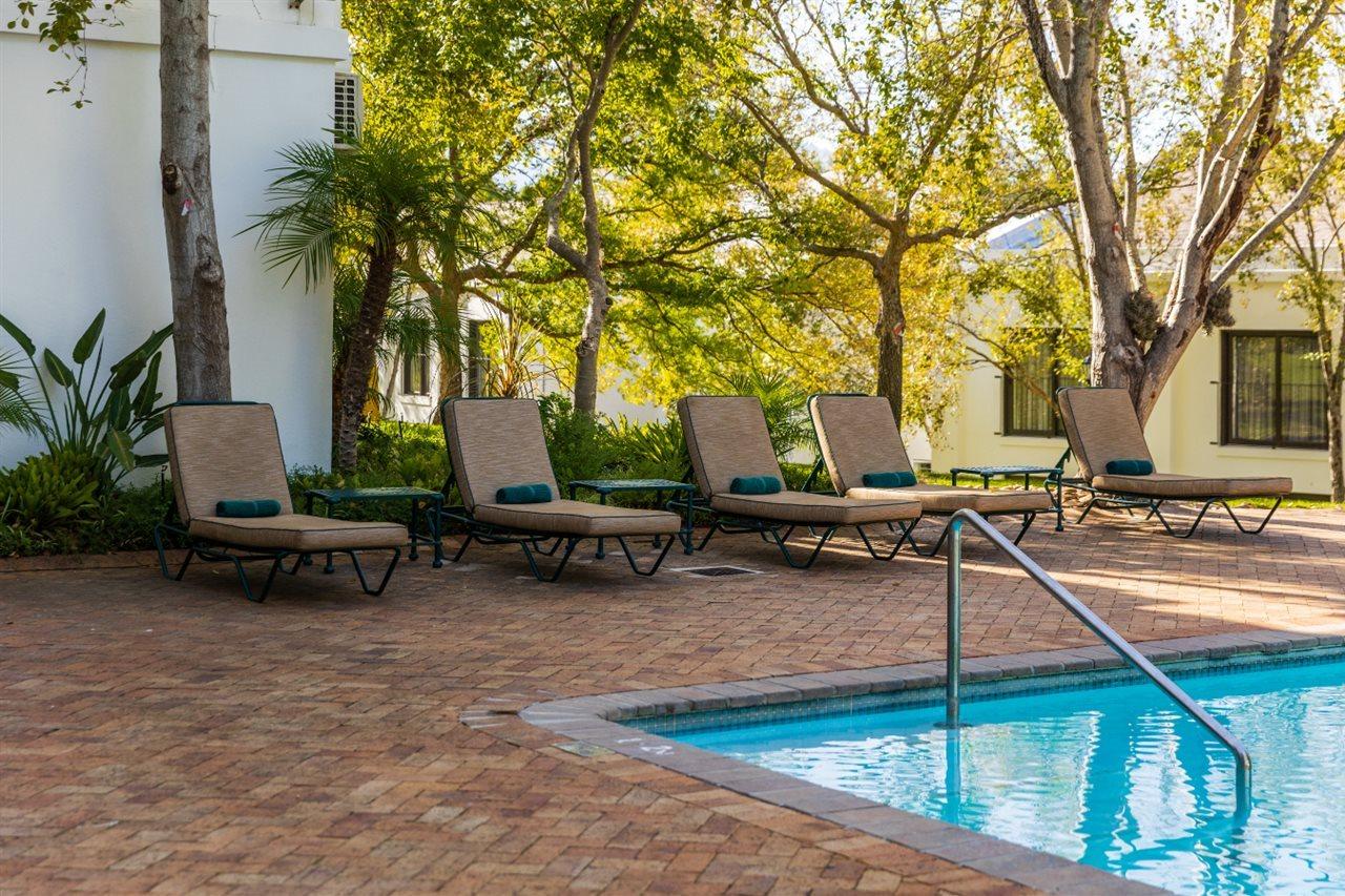 Hotel Nh Cape Town The Lord Charles Exterior foto