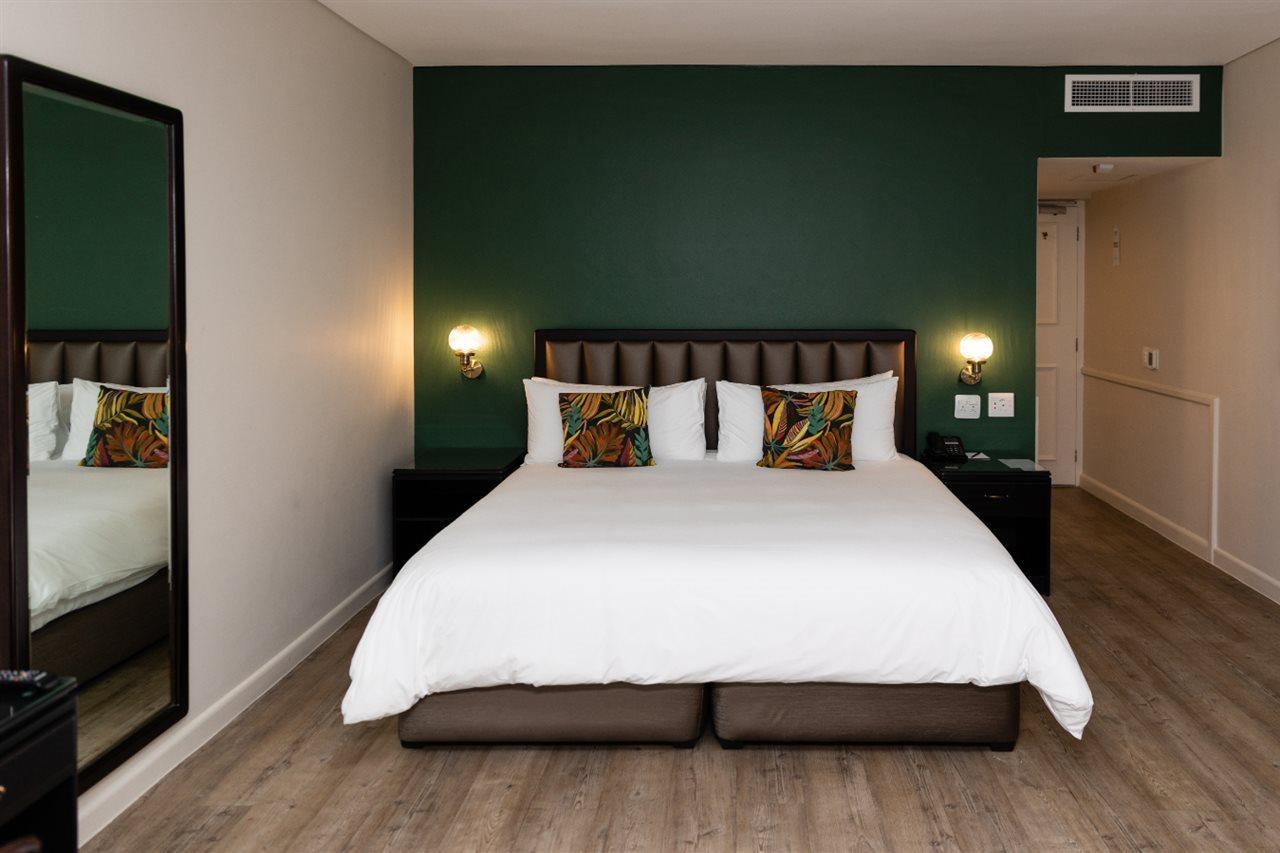 Hotel Nh Cape Town The Lord Charles Exterior foto