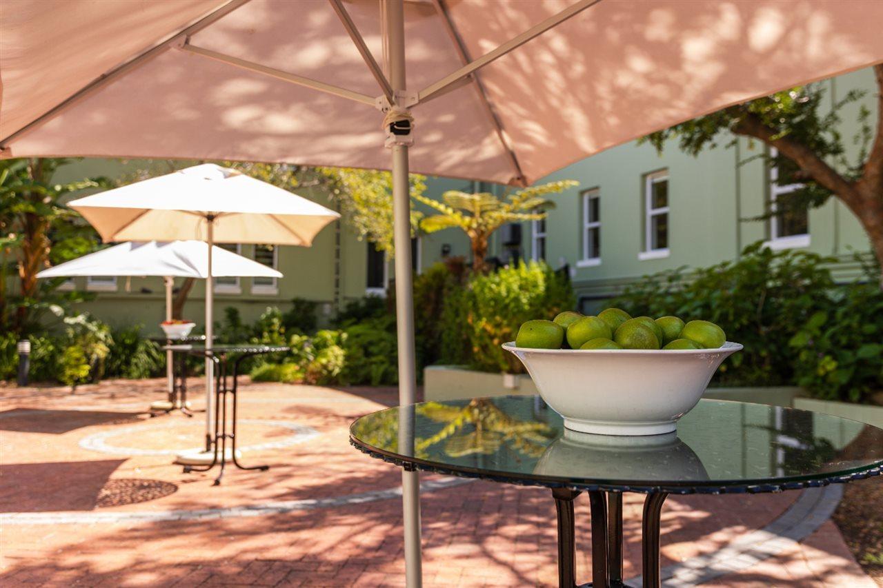 Hotel Nh Cape Town The Lord Charles Exterior foto