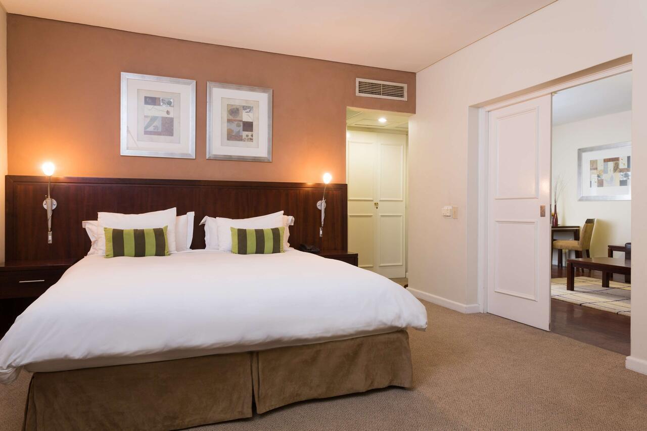 Hotel Nh Cape Town The Lord Charles Exterior foto