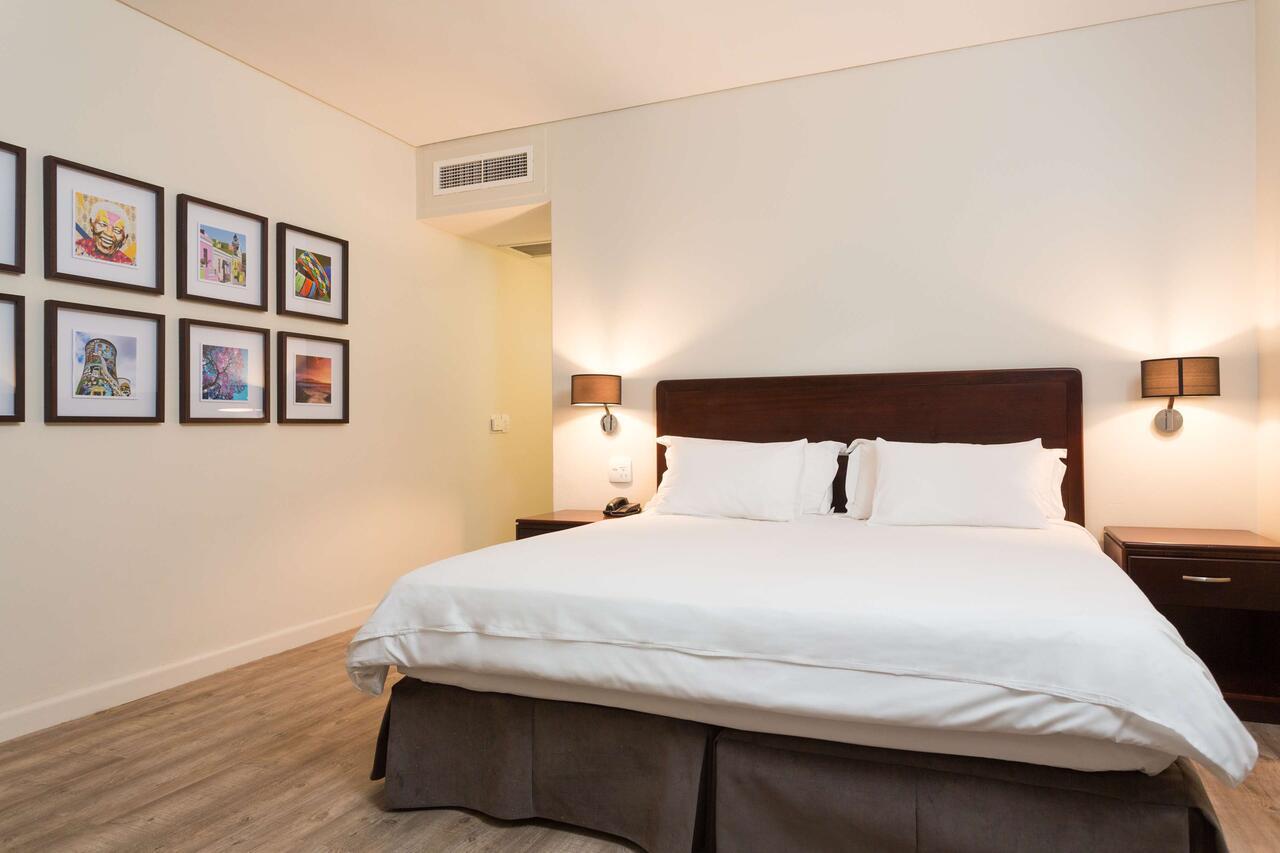 Hotel Nh Cape Town The Lord Charles Exterior foto